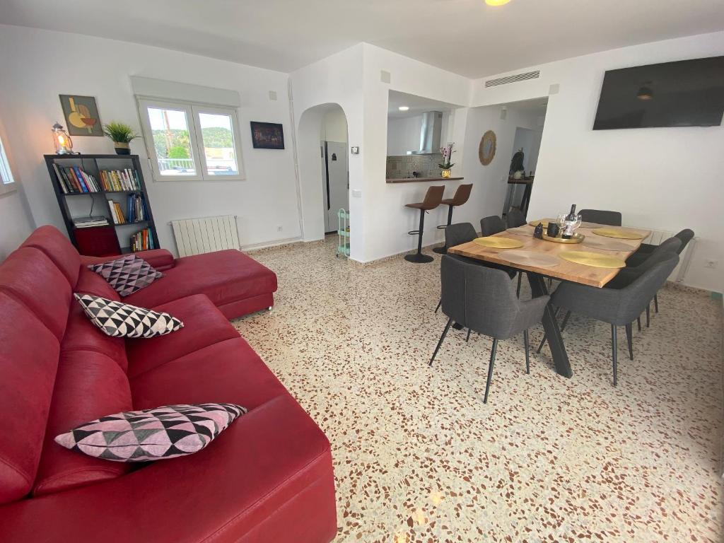 Fotografie z fotogalerie ubytování Villa con piscina, soleada, tranquila y céntrica v destinaci Calpe