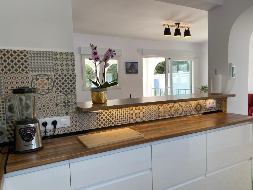 Fotografie z fotogalerie ubytování Villa con piscina, soleada, tranquila y céntrica v destinaci Calpe