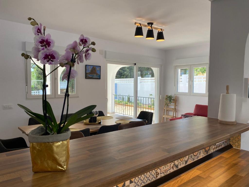 Fotografie z fotogalerie ubytování Villa con piscina, soleada, tranquila y céntrica v destinaci Calpe