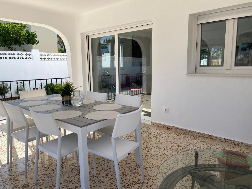 Fotografie z fotogalerie ubytování Villa con piscina, soleada, tranquila y céntrica v destinaci Calpe