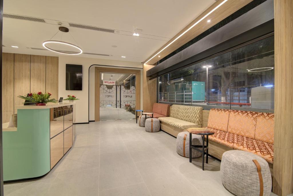 Posezení v ubytování 7 Apple Hotel Pratap Nagar, Jaipur