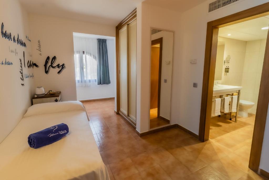Posteľ alebo postele v izbe v ubytovaní Paloma Blanca Boutique Hotel
