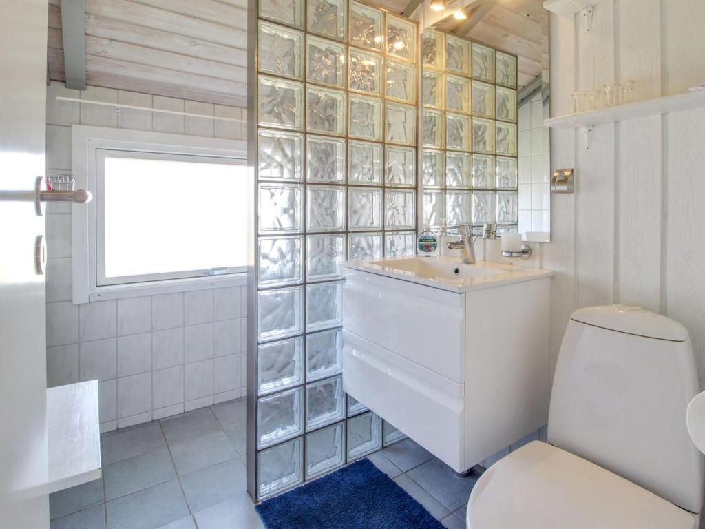 Koupelna v ubytování Holiday Home Aska - 400m from the sea by Interhome