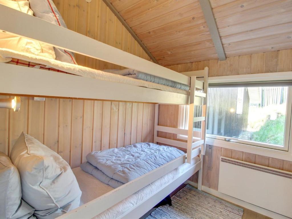 Postel nebo postele na pokoji v ubytování Holiday Home Aska - 400m from the sea by Interhome