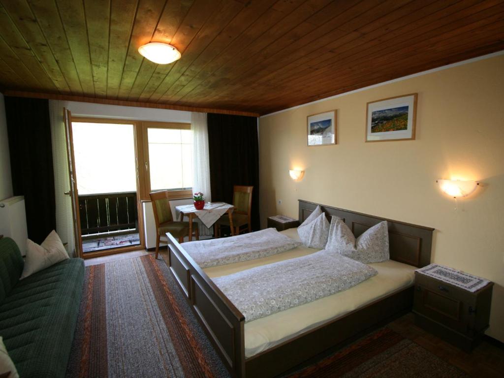 Postel nebo postele na pokoji v ubytování Apartment Tom by Interhome