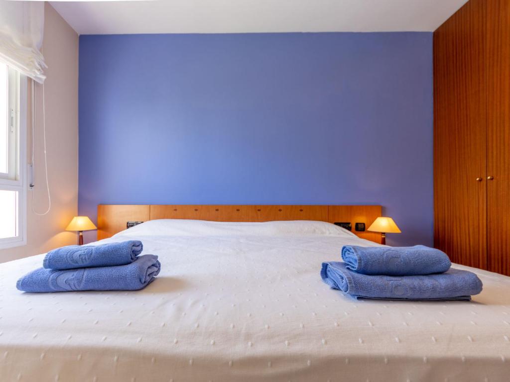 Posteľ alebo postele v izbe v ubytovaní Apartment Girona by Interhome