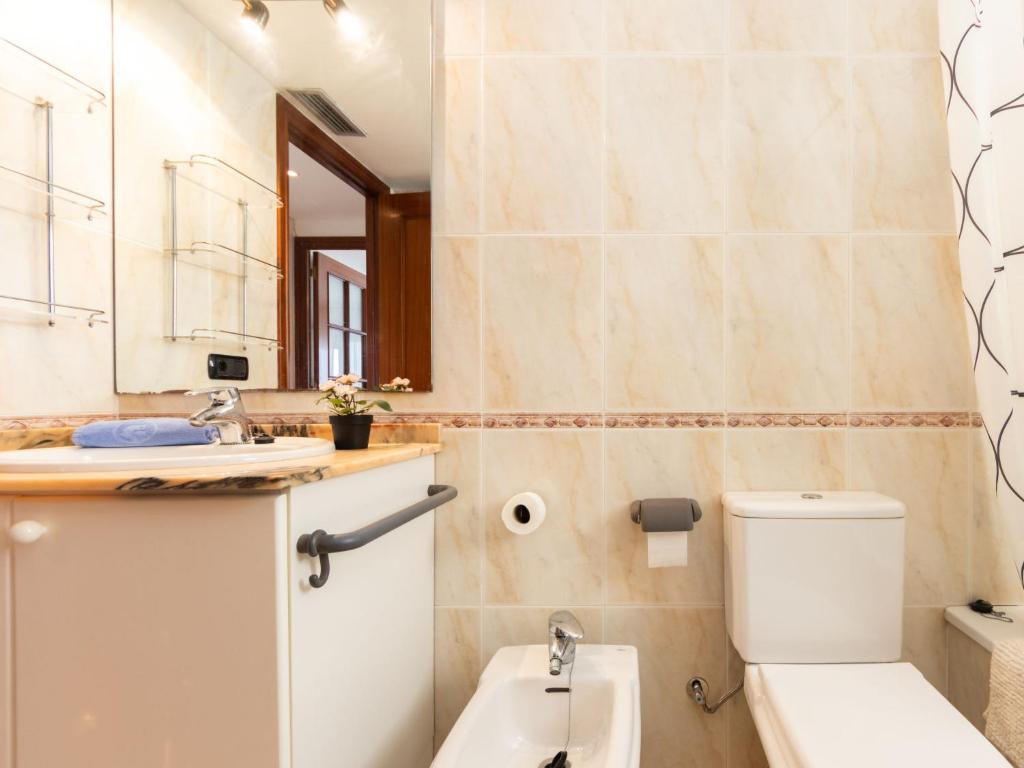 Kúpeľňa v ubytovaní Apartment Girona by Interhome