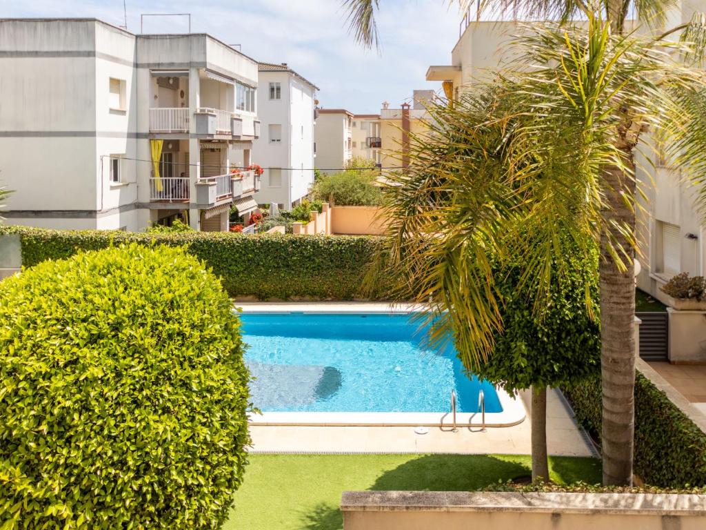 Bazén v ubytovaní Apartment Girona by Interhome alebo v jeho blízkosti