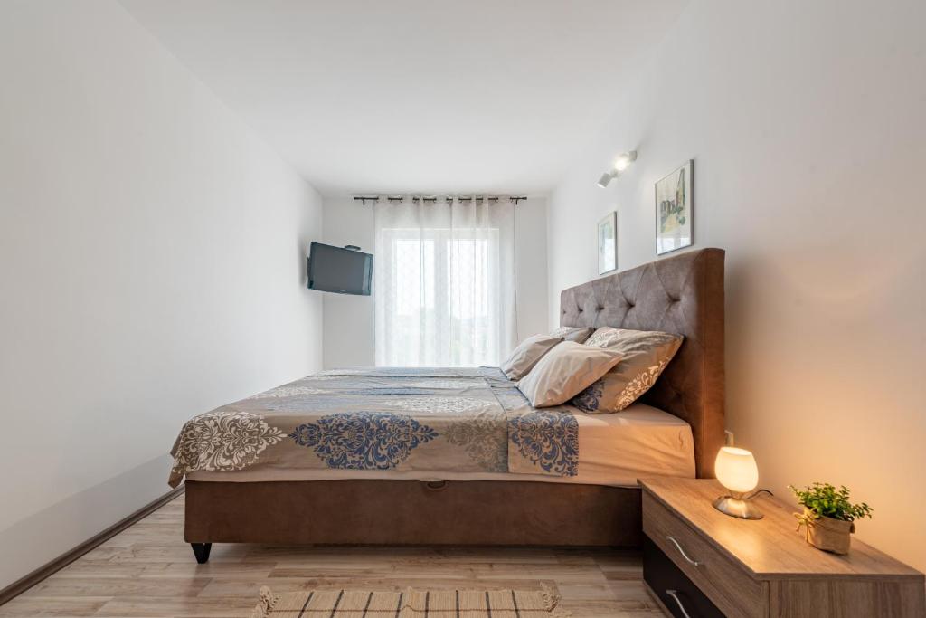Łóżko lub łóżka w pokoju w obiekcie R&B Family Apartments