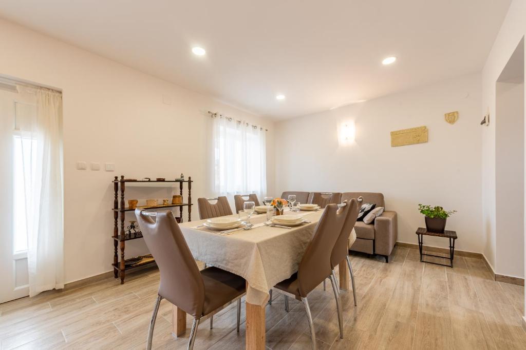 Część wypoczynkowa w obiekcie R&B Family Apartments