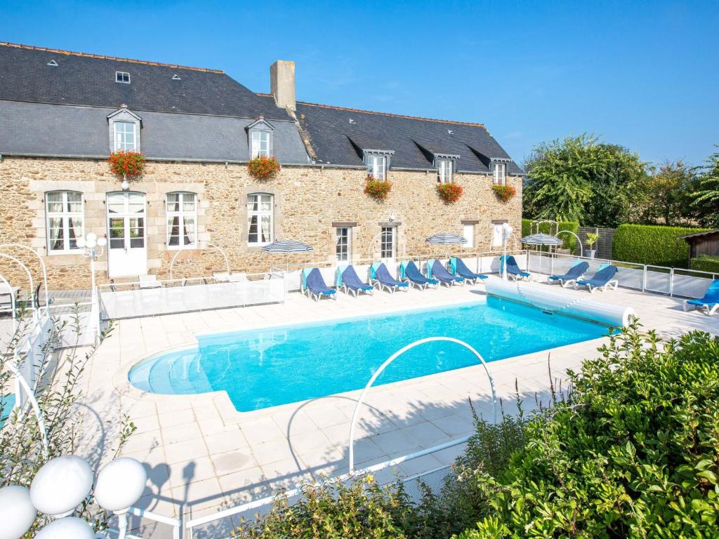 Bazén v ubytování Holiday Home La Malouinière des Longchamps by Interhome nebo v jeho okolí