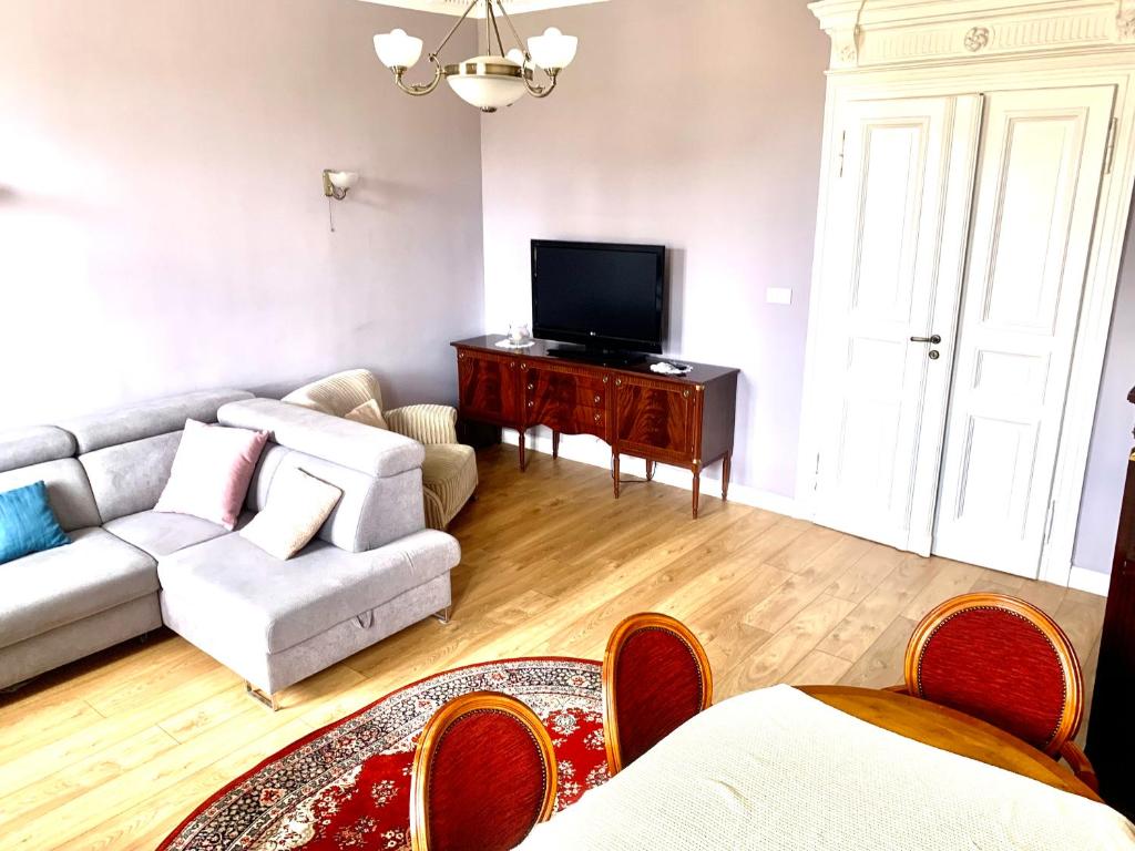 a living room with a couch and a tv at 1 Bedroom Lux Apartment Center Vincent in Wrocław