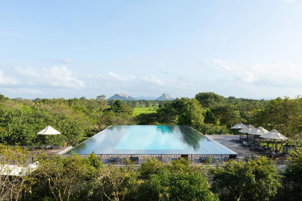 Piscina di Aliya Resort and Spa - Thema Collection o nelle vicinanze
