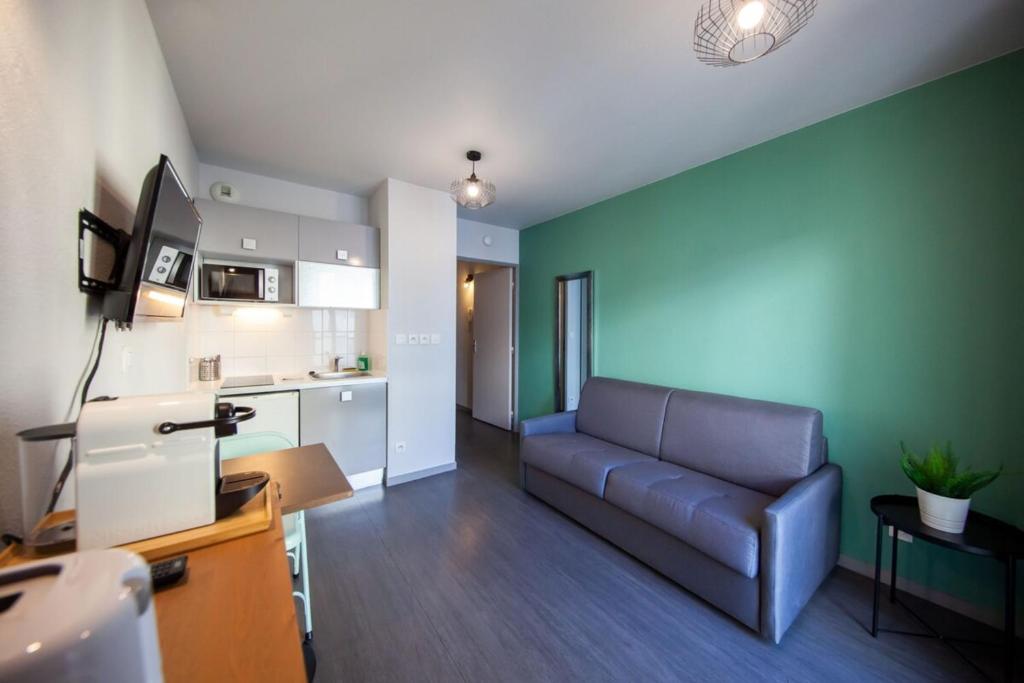 Le Petit Hector studio cosy avec parking Debourg, Lyon (updated