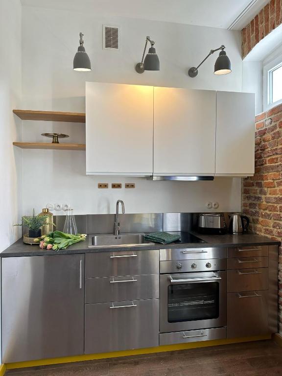 Kuchyňa alebo kuchynka v ubytovaní Lofts Cracow Apartments - City Center