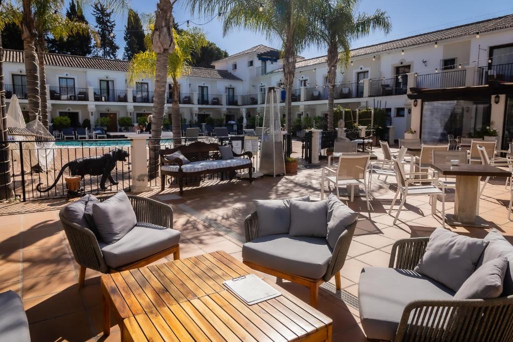 Posedenie v ubytovaní Paloma Blanca Boutique Hotel
