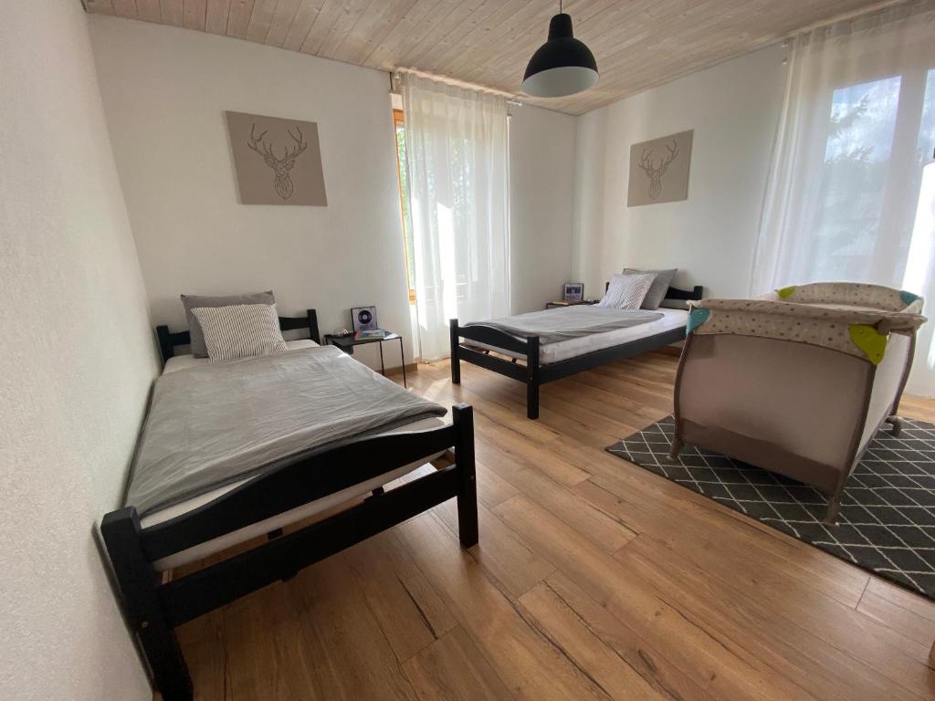 Postel nebo postele na pokoji v ubytování Hostellerie des Princes-Evêques - La Fleur de Lys
