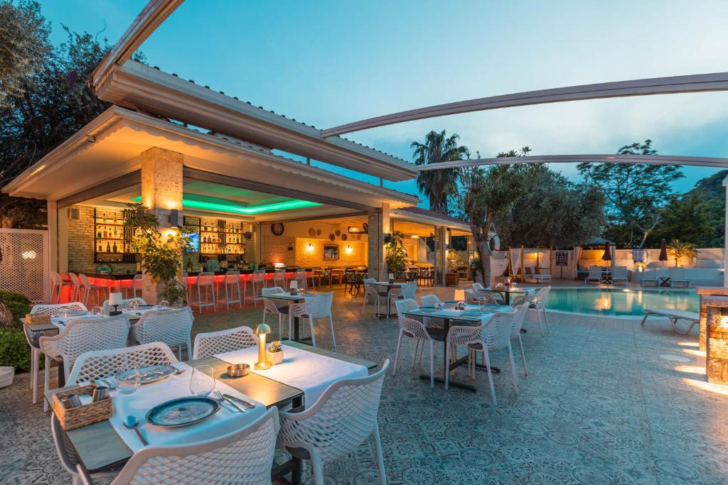 Bazén v ubytování Bronze Hotel nebo v jeho okolí