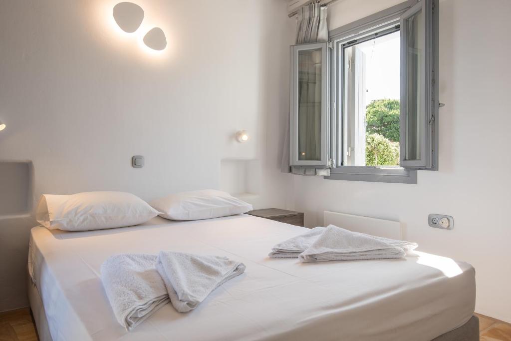 Posteľ alebo postele v izbe v ubytovaní Seaview Villa Euterpe