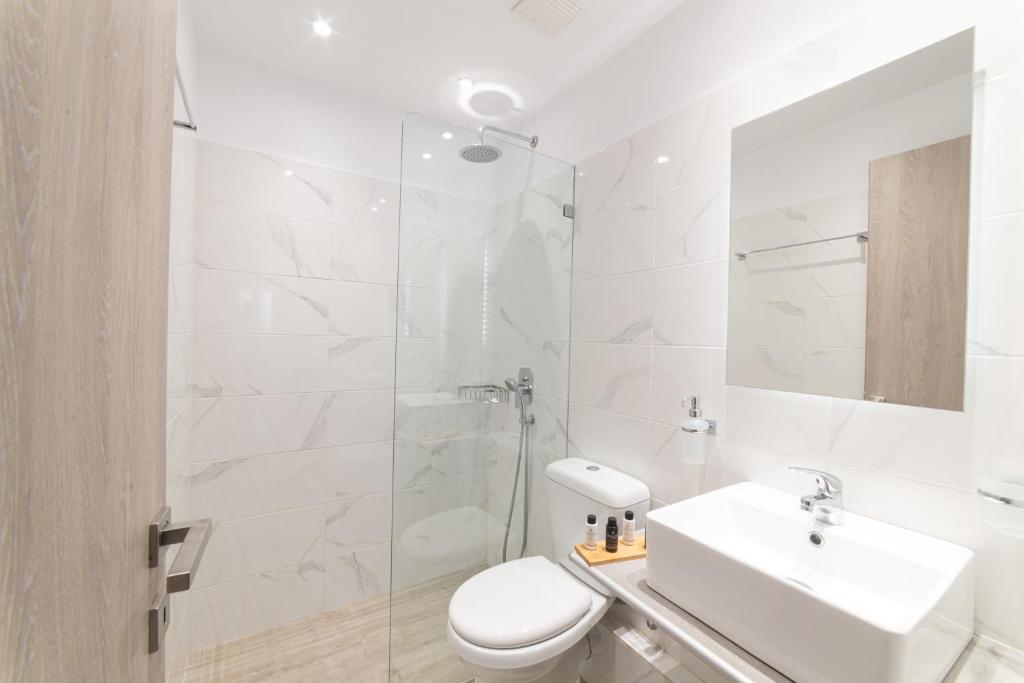 Petros Studios & Suites - 13