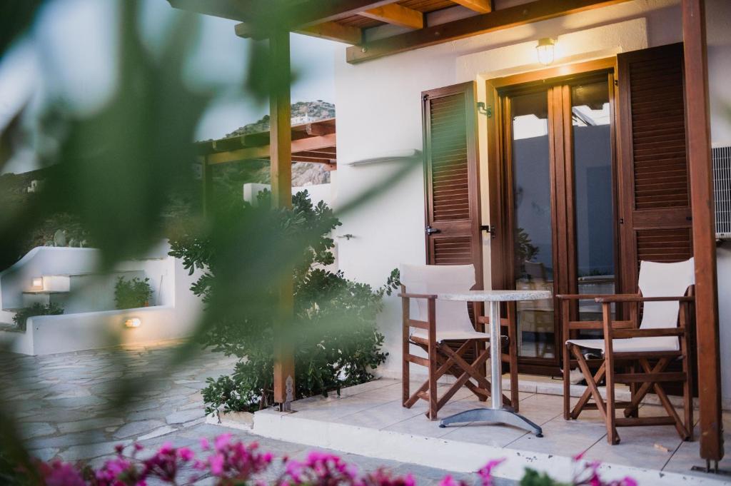 Petros Studios & Suites - 7