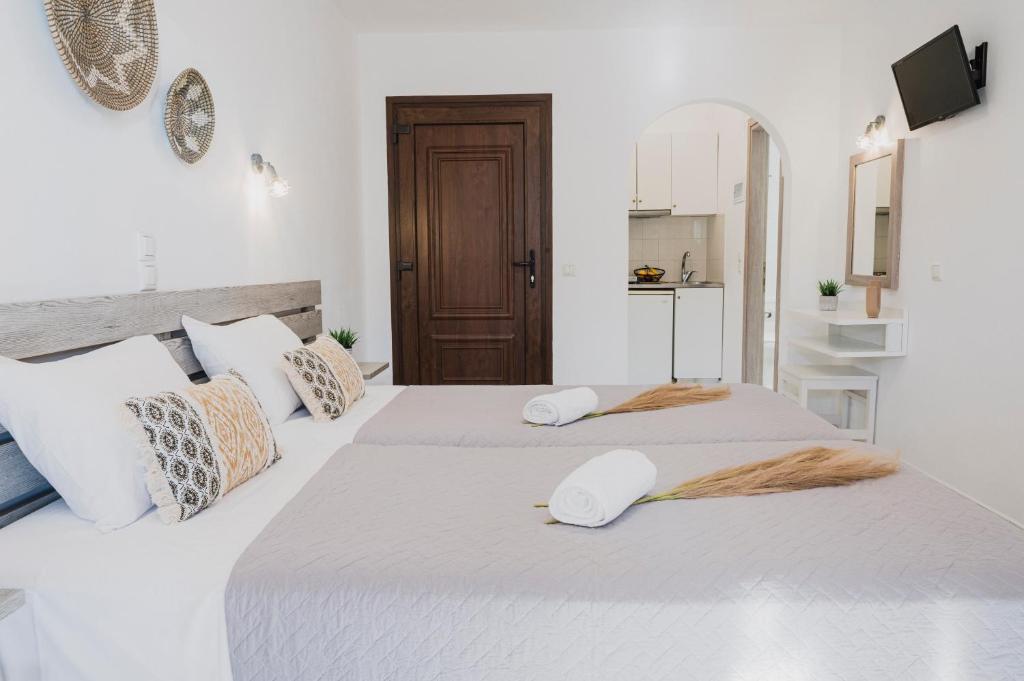 Petros Studios & Suites - 3