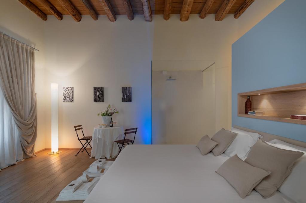 Postel nebo postele na pokoji v ubytování Massimago Wine Suites