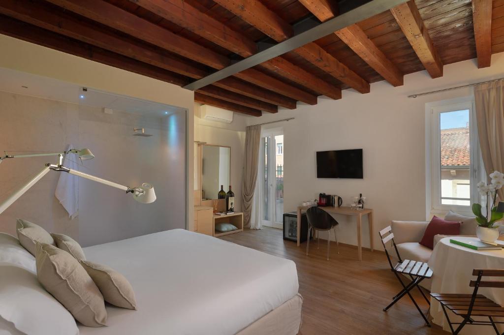 Massimago Wine Suites - 8