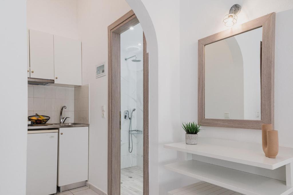 Petros Studios & Suites - 4