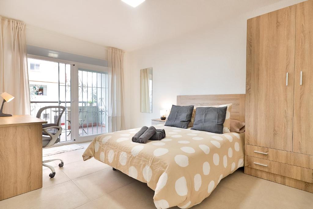 Posteľ alebo postele v izbe v ubytovaní C23 Lovely 4 Bedroom close to Maria Zambrano