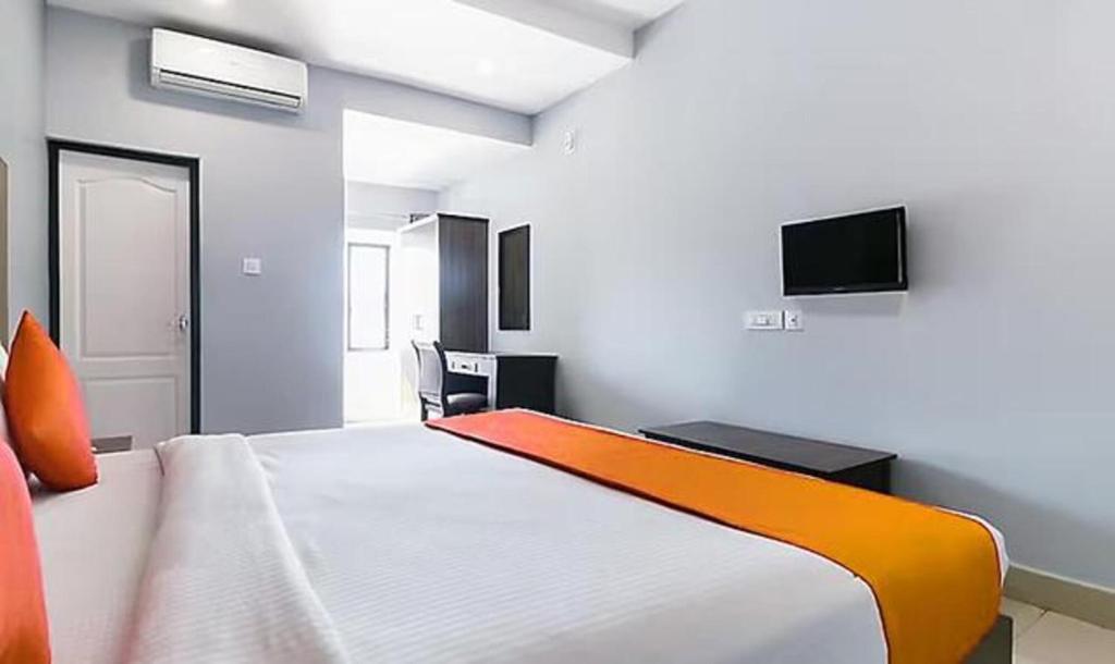 Postel nebo postele na pokoji v ubytování Queens Residency - Kochi