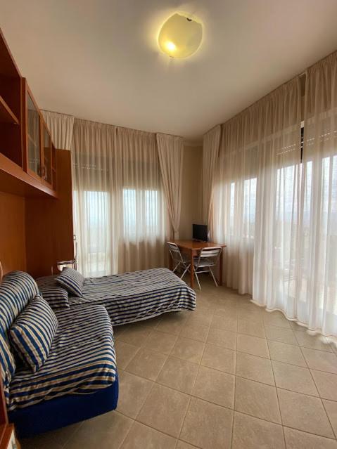 Postel nebo postele na pokoji v ubytování Hotel Residence Due Mari