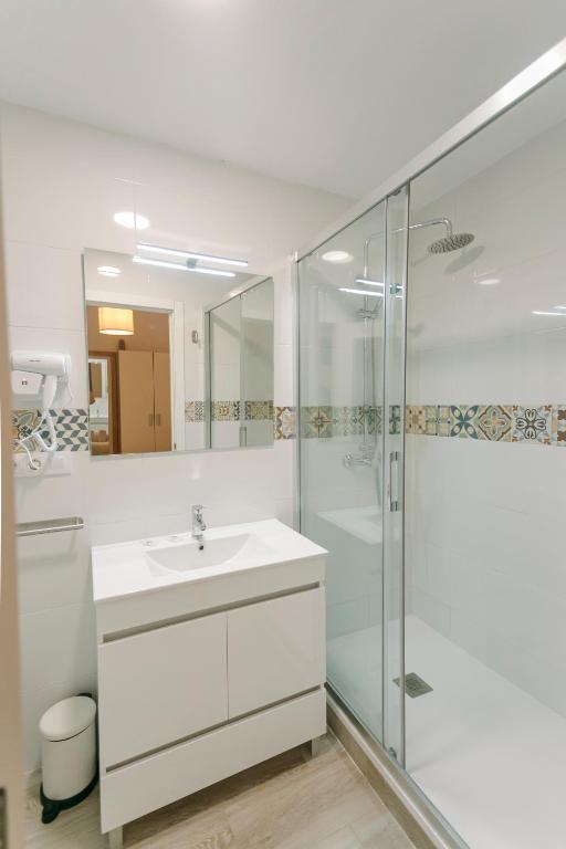 Kúpeľňa v ubytovaní O&L San Luis Feel at Home in a Renovated Apartment