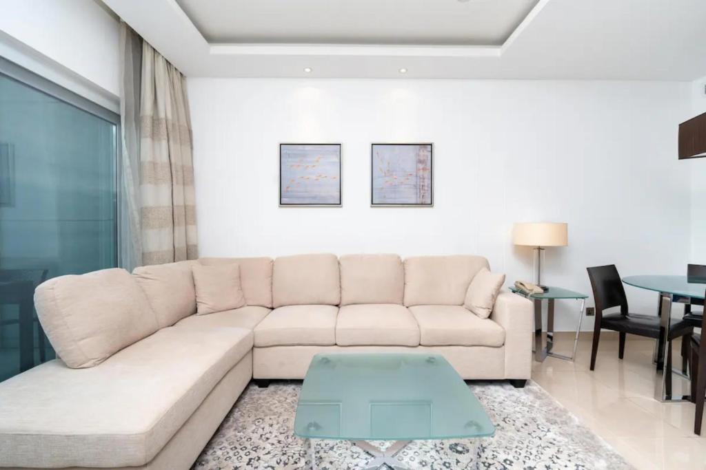 Cozy 2BDR in Jumeirah Lakes Towers