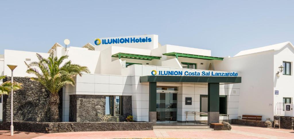 a view of the lobby of the luxury coast salt partnership building at ILUNION Costa Sal Lanzarote in Puerto del Carmen