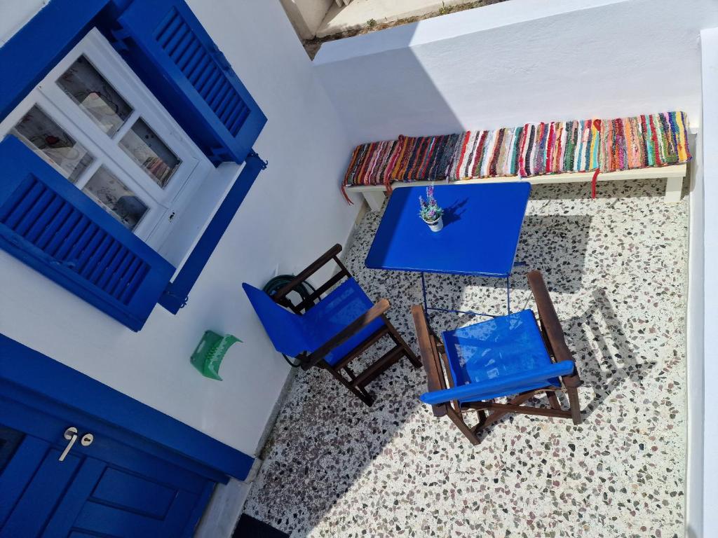 Area soggiorno di Maraki's Little House Santorini