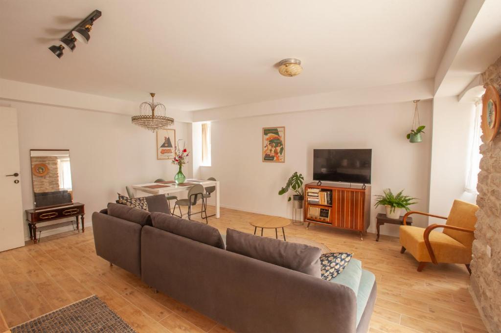 a living room with a couch and a table at Sketches of Milna in Milna