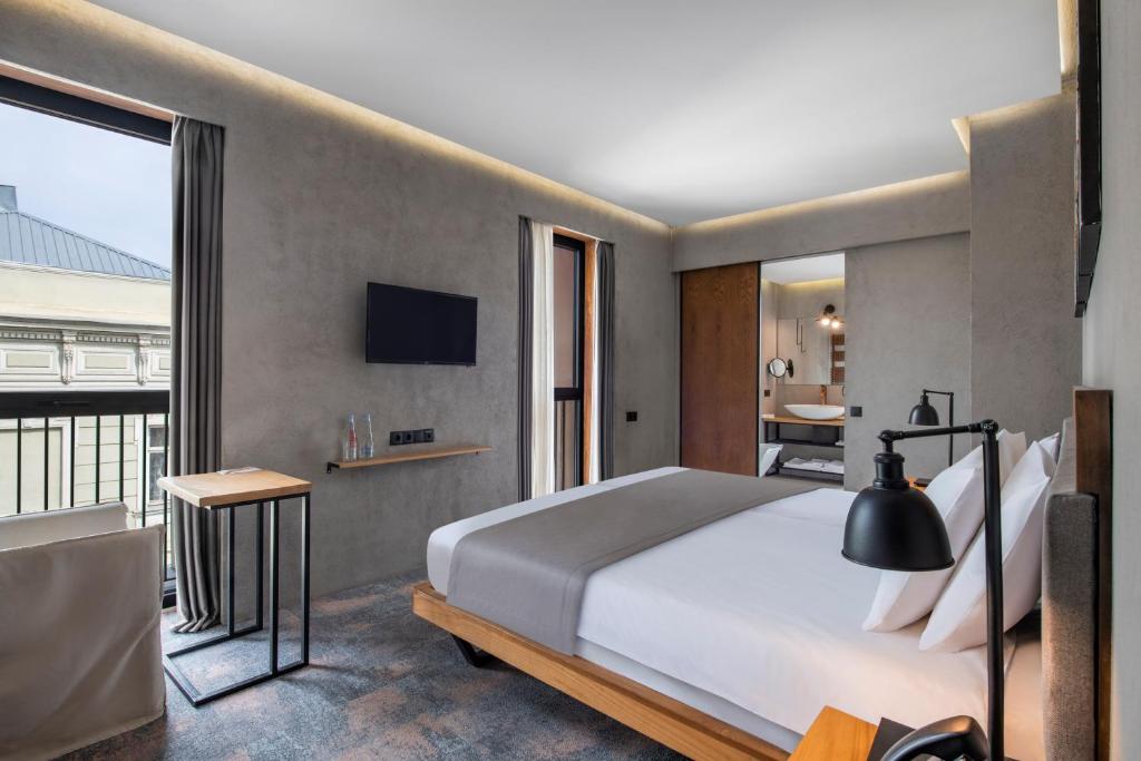 TV a/nebo společenská místnost v ubytování IOTA Hotel Tbilisi