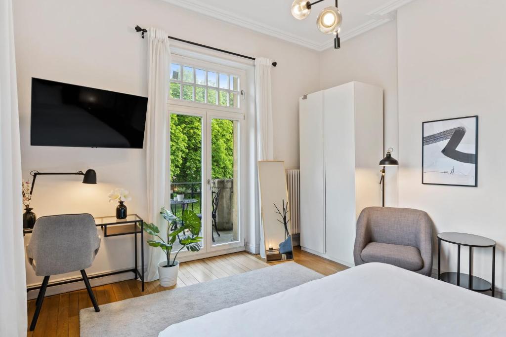 Charming Room with Balcony in Center - Double Room