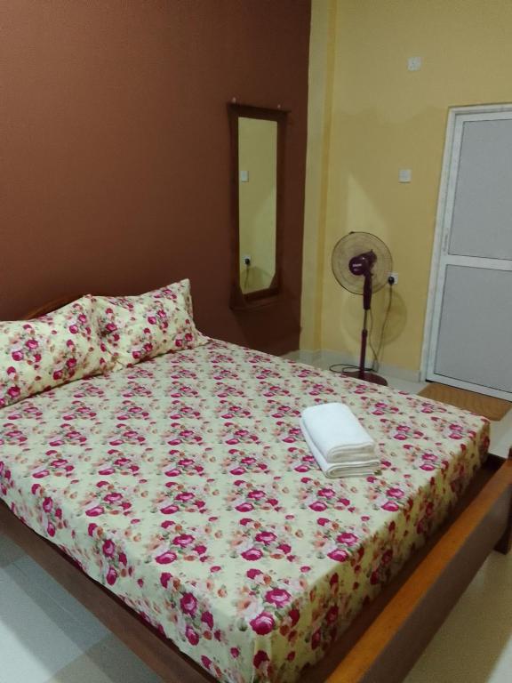 Postel nebo postele na pokoji v ubytování Serene Inn Kandana