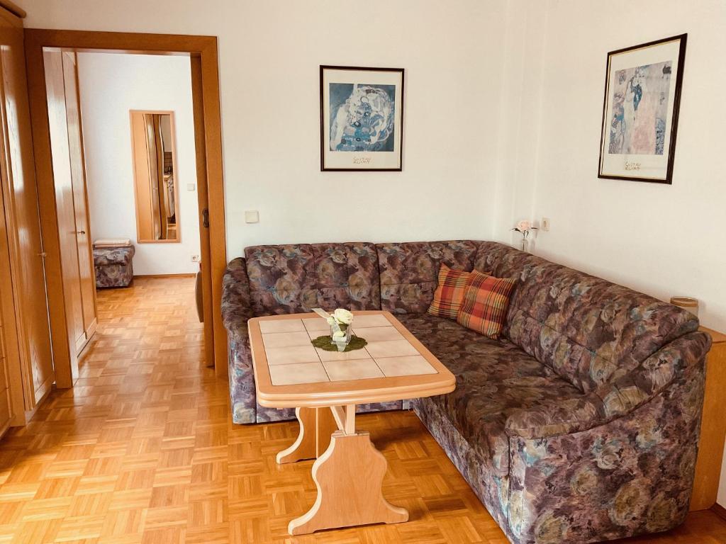 Een zitgedeelte bij Appartements D'Angelo