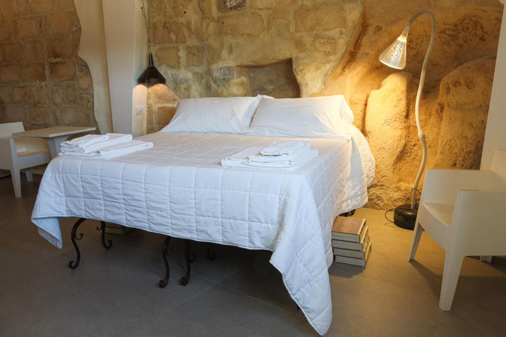 Postel nebo postele na pokoji v ubytování Il Carrubo residenza Walk&Stay