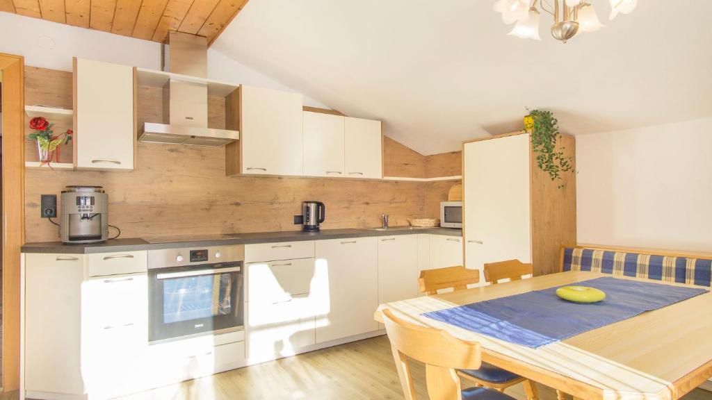 Kuchyň nebo kuchyňský kout v ubytování Haus Gleinser - Neustift im Stubaital