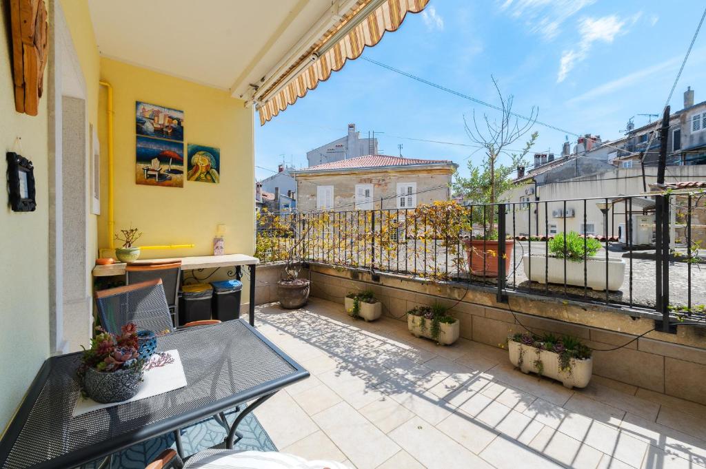 Un balcón o terraza de Apartment Nina