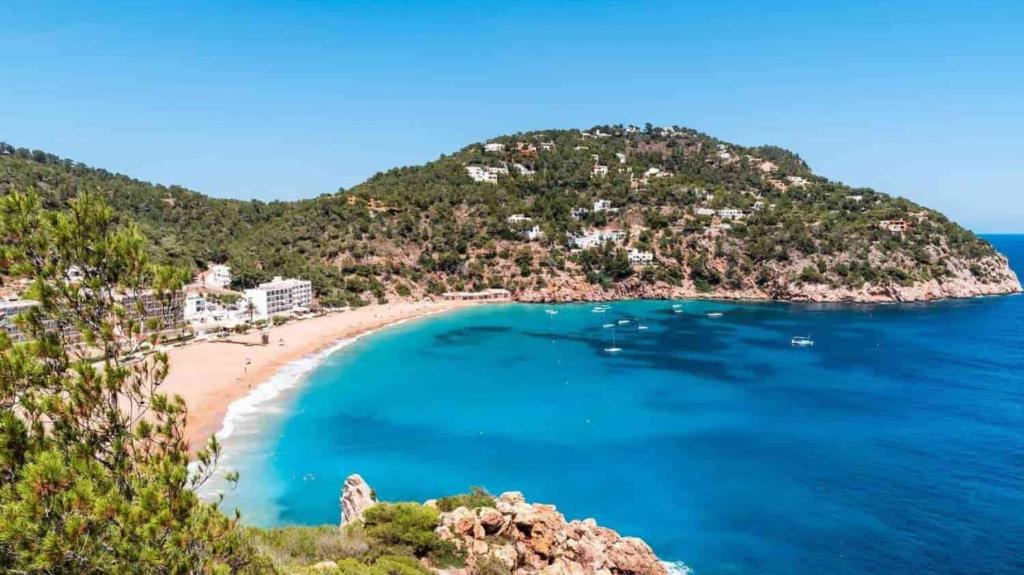 Fotografia z galérie ubytovania Villa junto a la playa con piscina v destinácii Calella
