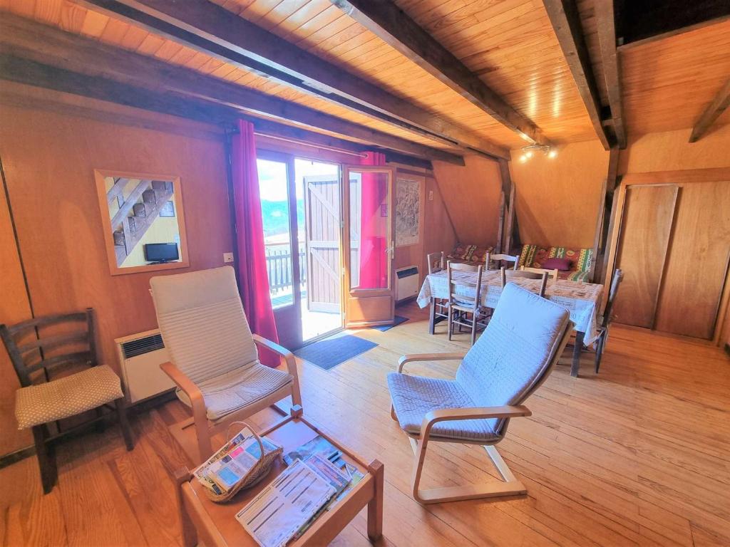 a living room with chairs and a table and a dining room at Chalet cosy 6 pers. à Saint-Michel-de-Chaillol - balcon sud, 3 chambres, animaux admis - FR-1-393-128 in Saint-Michel-de-Chaillol