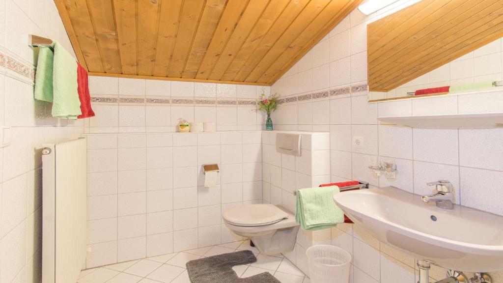Koupelna v ubytování Haus Gleinser - Neustift im Stubaital