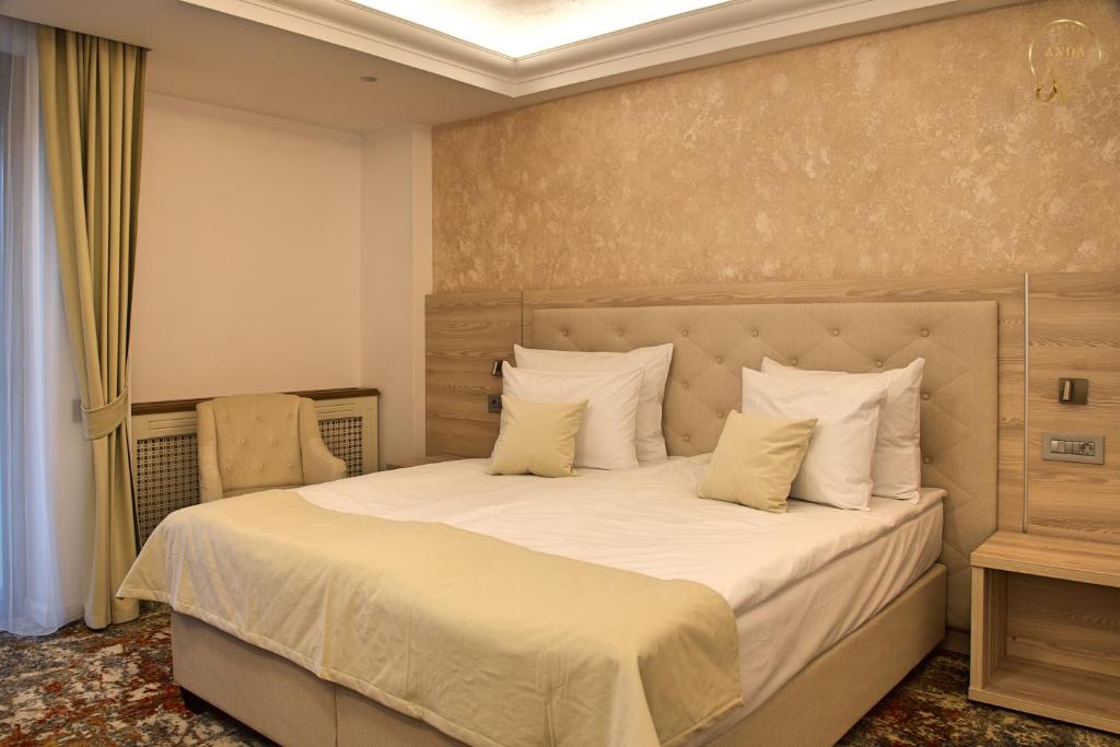 Postel nebo postele na pokoji v ubytování Hotel Anda