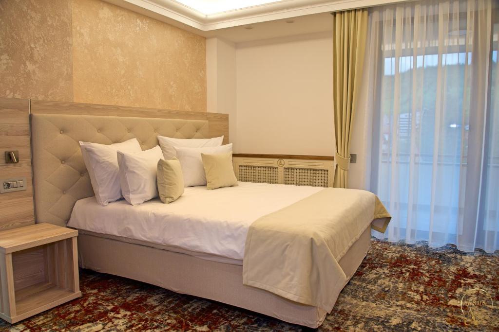 Postel nebo postele na pokoji v ubytování Hotel Anda