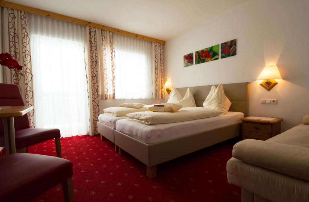 a hotel room with two beds and a window at Gasthof Waldwirt in Russbach am Pass Gschütt